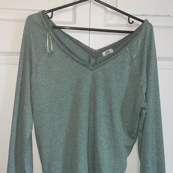 Sweater - Picture 1 of 3